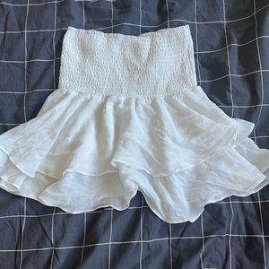 Brand: Amazon.   Size: medium.  Color: white